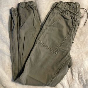 AE Joggers size 6 standard